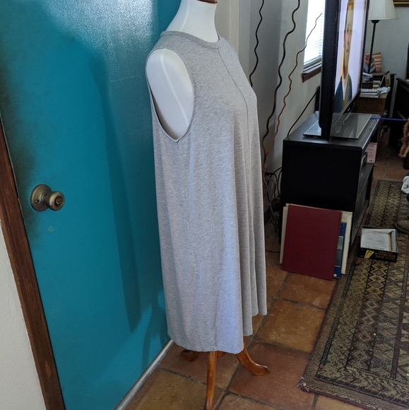 Jersey knit sleeveless comfy dress - Picture 4 of 4